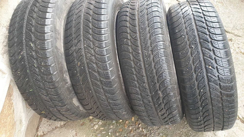 Vind 4 anvelope cu jante marca Debica iarna, stare buna.