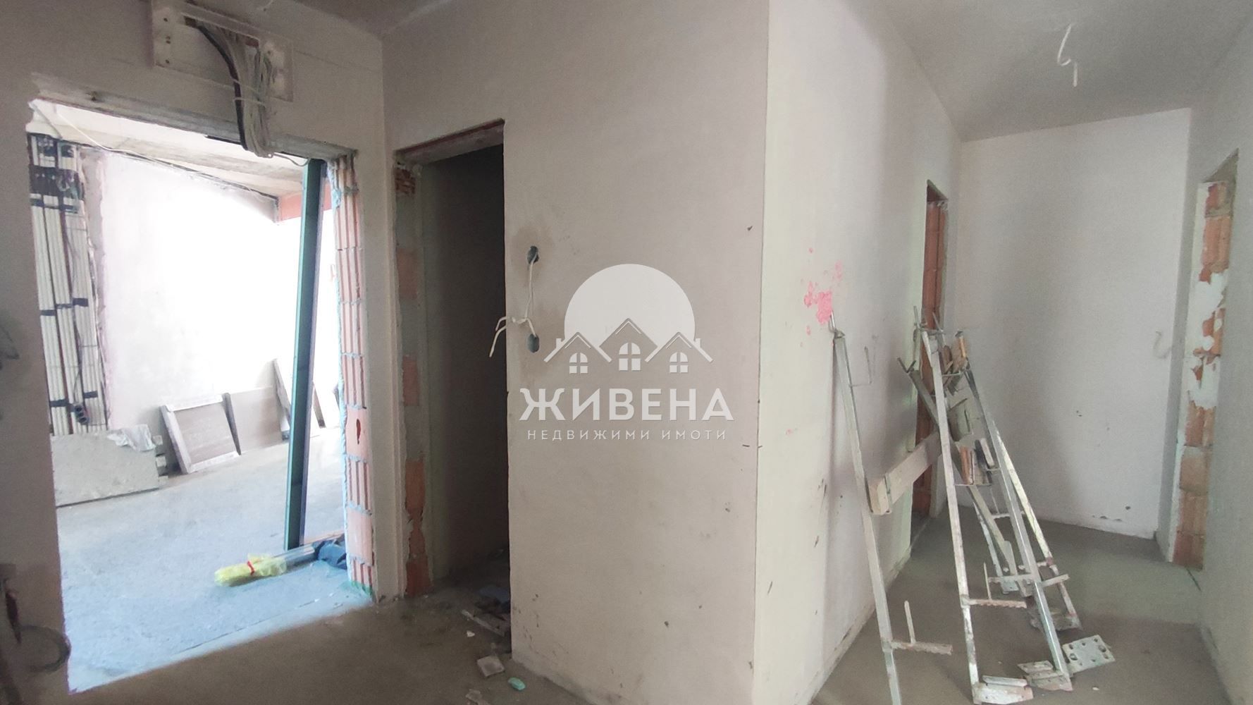 3-стаен апартамент, АКТ 14, Базар Левски, 83 кв.м, собствен двор + 2