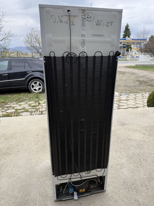 Минусова хладилна витрина Whirlpool 180см