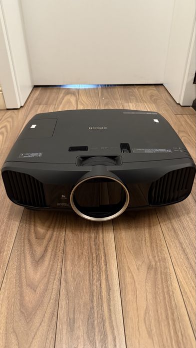 Proiector Epson pentru home cinema 3D Full HD