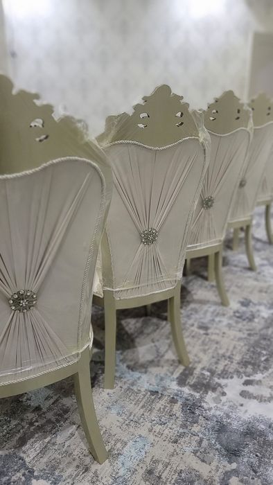 Цехтан жозибакор стол ва стуллар