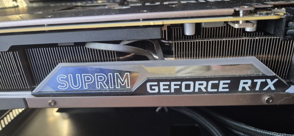 Продавам настолен компютър amd 5800, suprim 3090