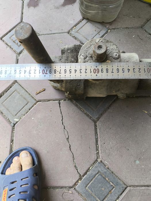 Опорная стойка для прицепа домкратная