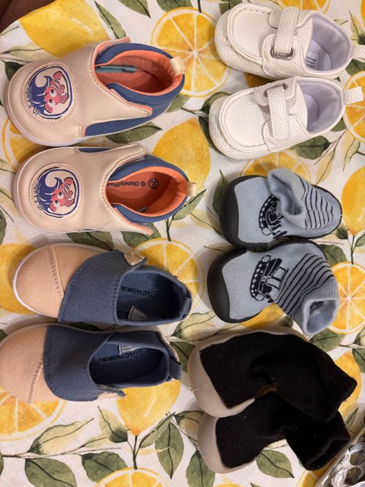 Лот бебешки обувчици 19 номер