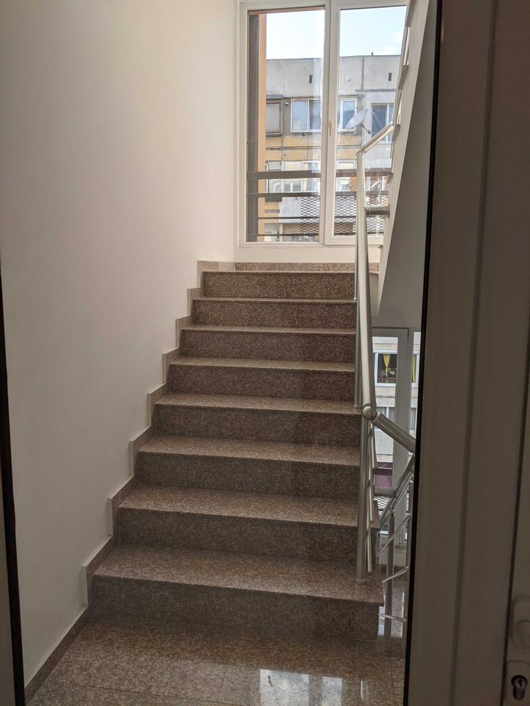 Дава се под наем Двустаен апартамент в София, Толстой - 67 кв.м за 600 € - Снимка #1