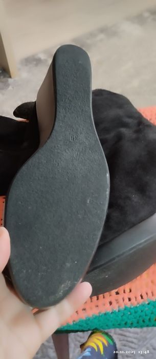 Продам замшевые Зимние сапоги