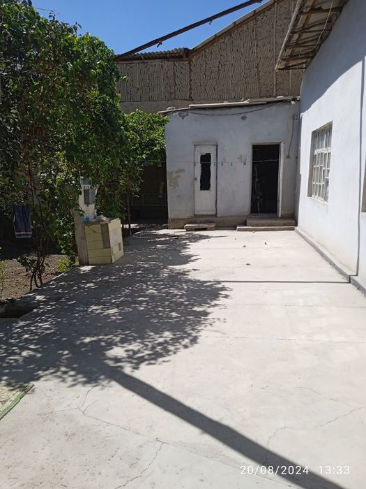 Hovli srochni sotiladi hamma joyi yaxshi