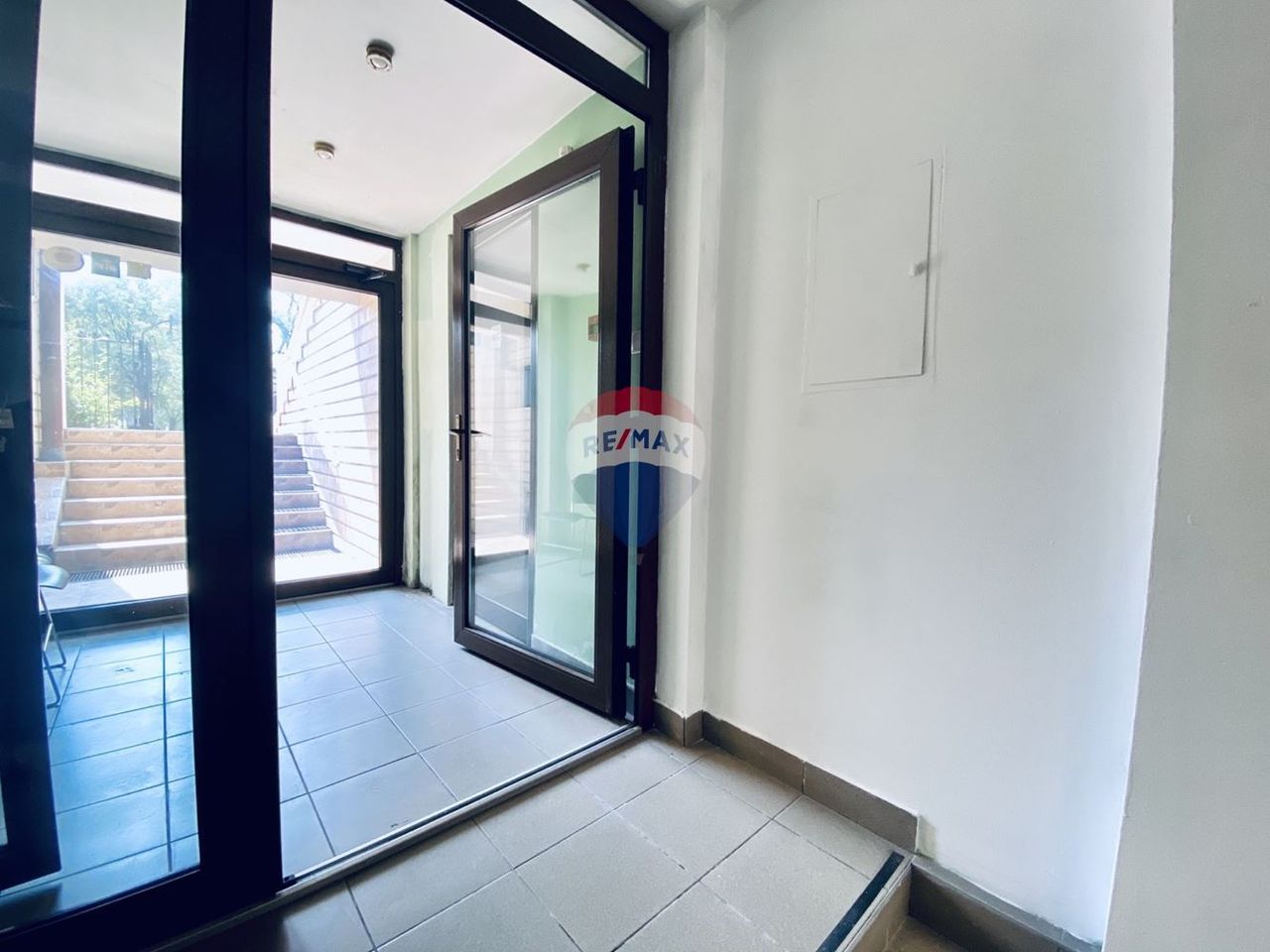 Дава се под наем Заведение в Варна, Център - 350 кв.м за 1800 € - Снимка #9