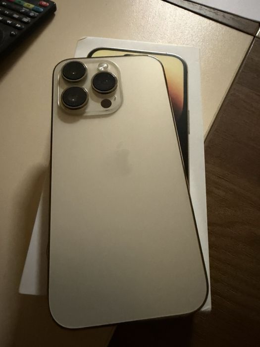 Iphone 14 pro с кутия и зарядно в перфектно състояние