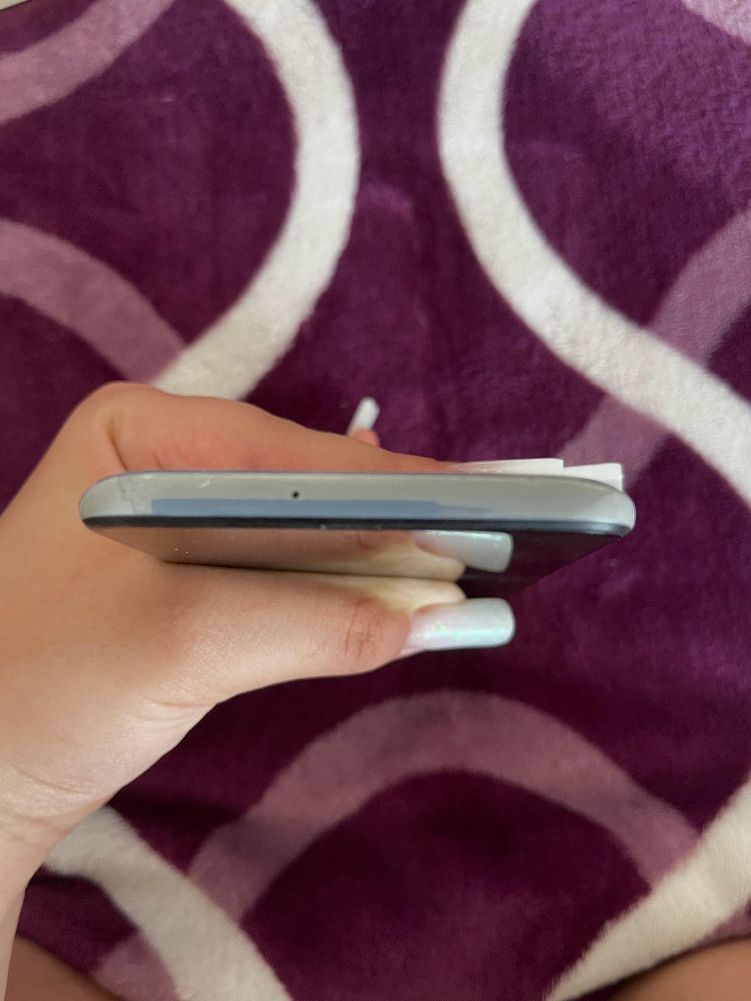 Vând Samsung galaxy A70 în stare perfectă. Ecranul nu are zgârieturi.