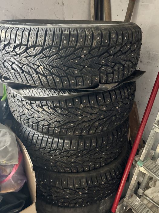 Продам шины на R17
