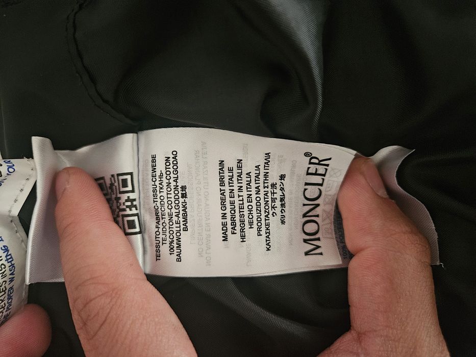 Geacă Moncler, ediție limitată