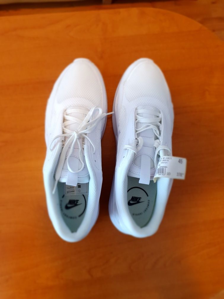 White Nike Air max. Size 45