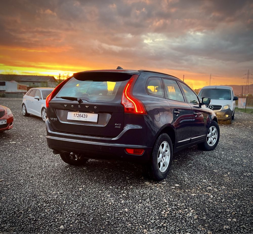 Volvo Xc60 - Automat 4x4 / Carte service / Cash sau rate