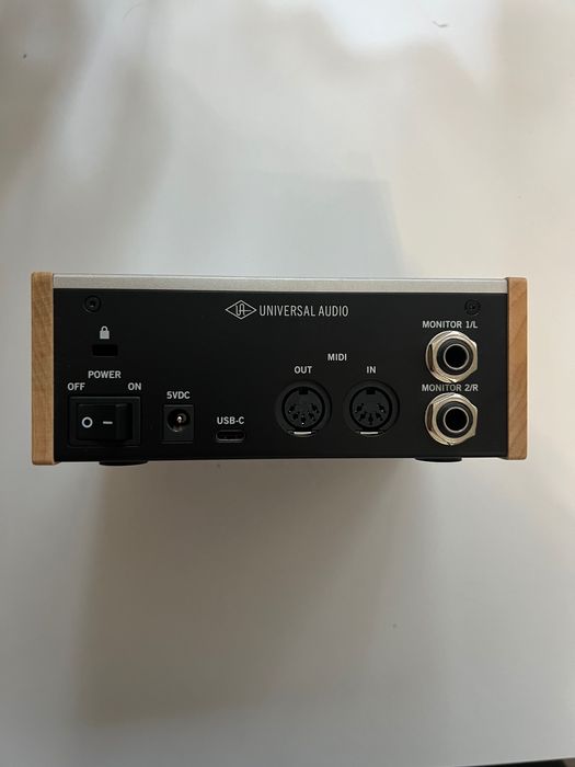 Vand placa Universal Audio Volt 176 USB Recording Studio