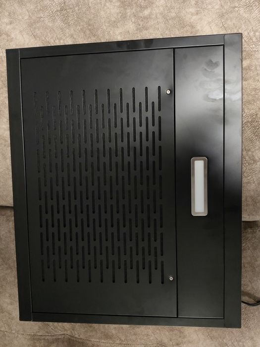 Продам вытяжку обсолютно новая. Не подошла.