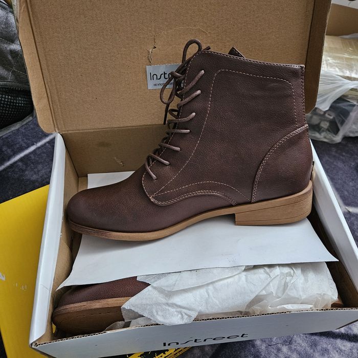 Продам ботинки женские
