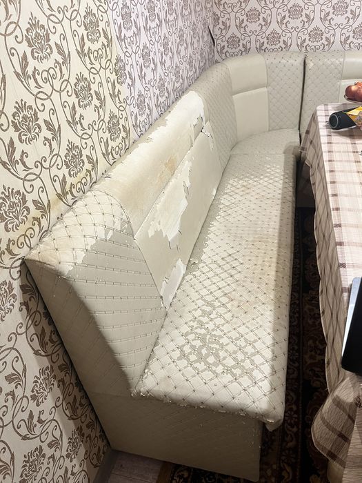 Угловой диван от кухонного уголка