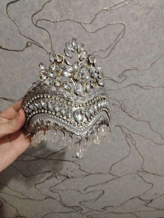 Kelin ansanbili sotiladi