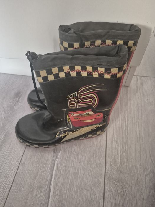 Резиновые  сапоги.  Обе за 5тысяча