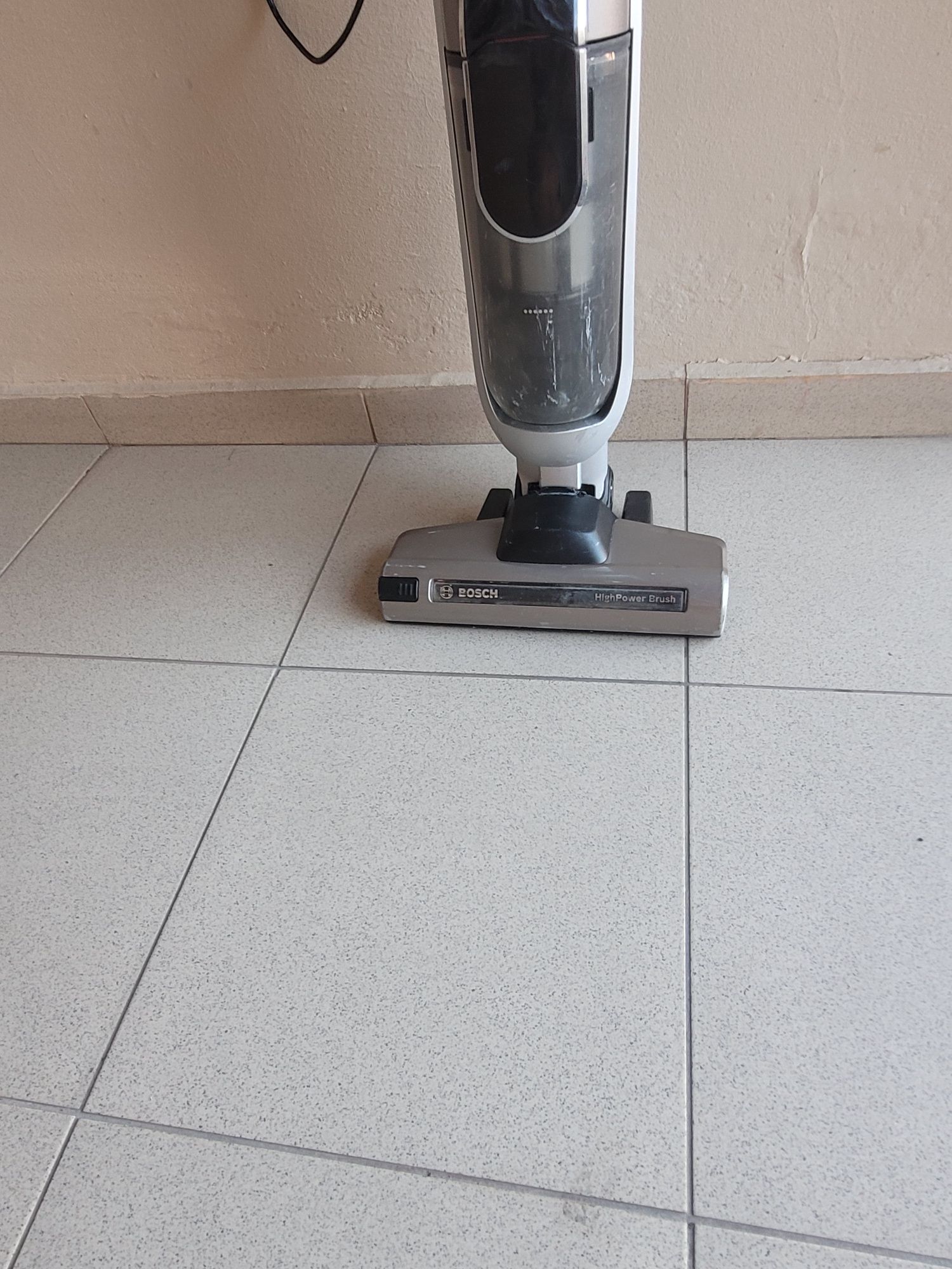 Aspirator vertical bosch athet  25.2v