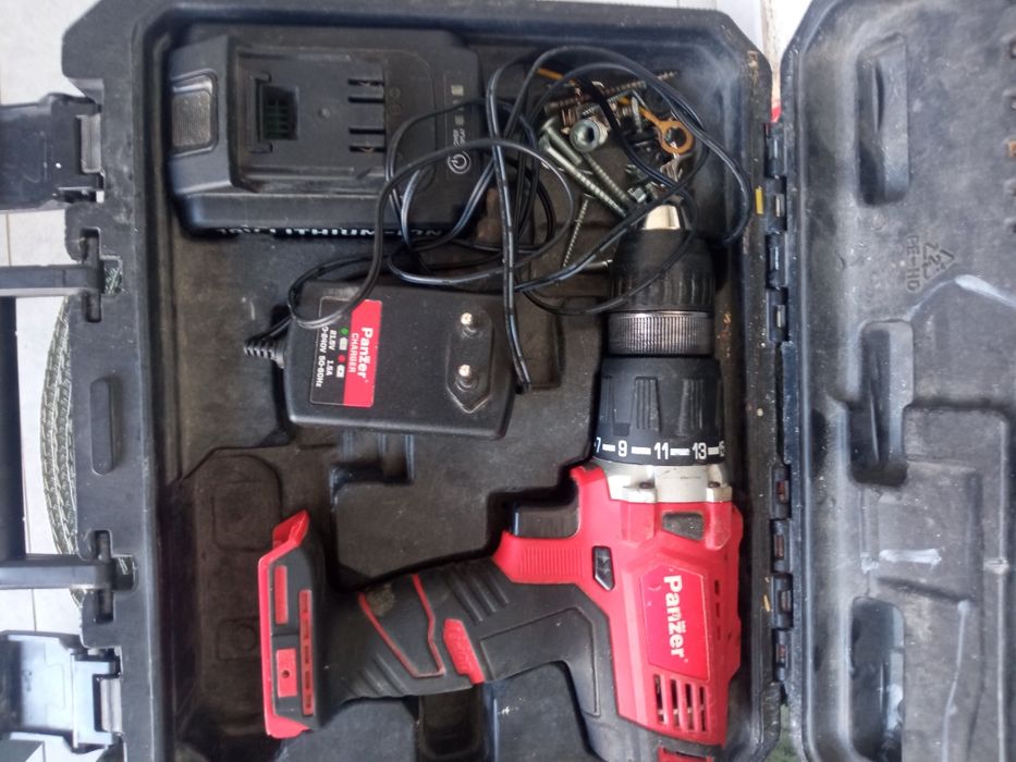 Masina de gaurit si insurubat, cu percutie, cu 1 acumulator, 18 V, 1.5