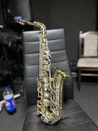 Vând saxofon yamaha yas25