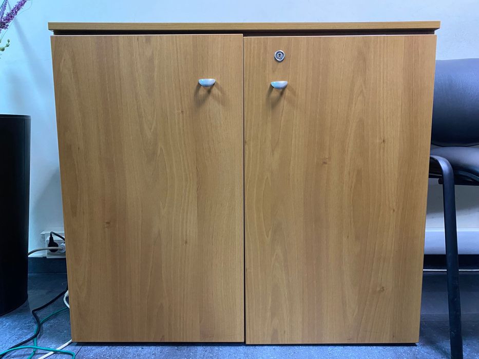 2 броя шкафове за дома и офиса