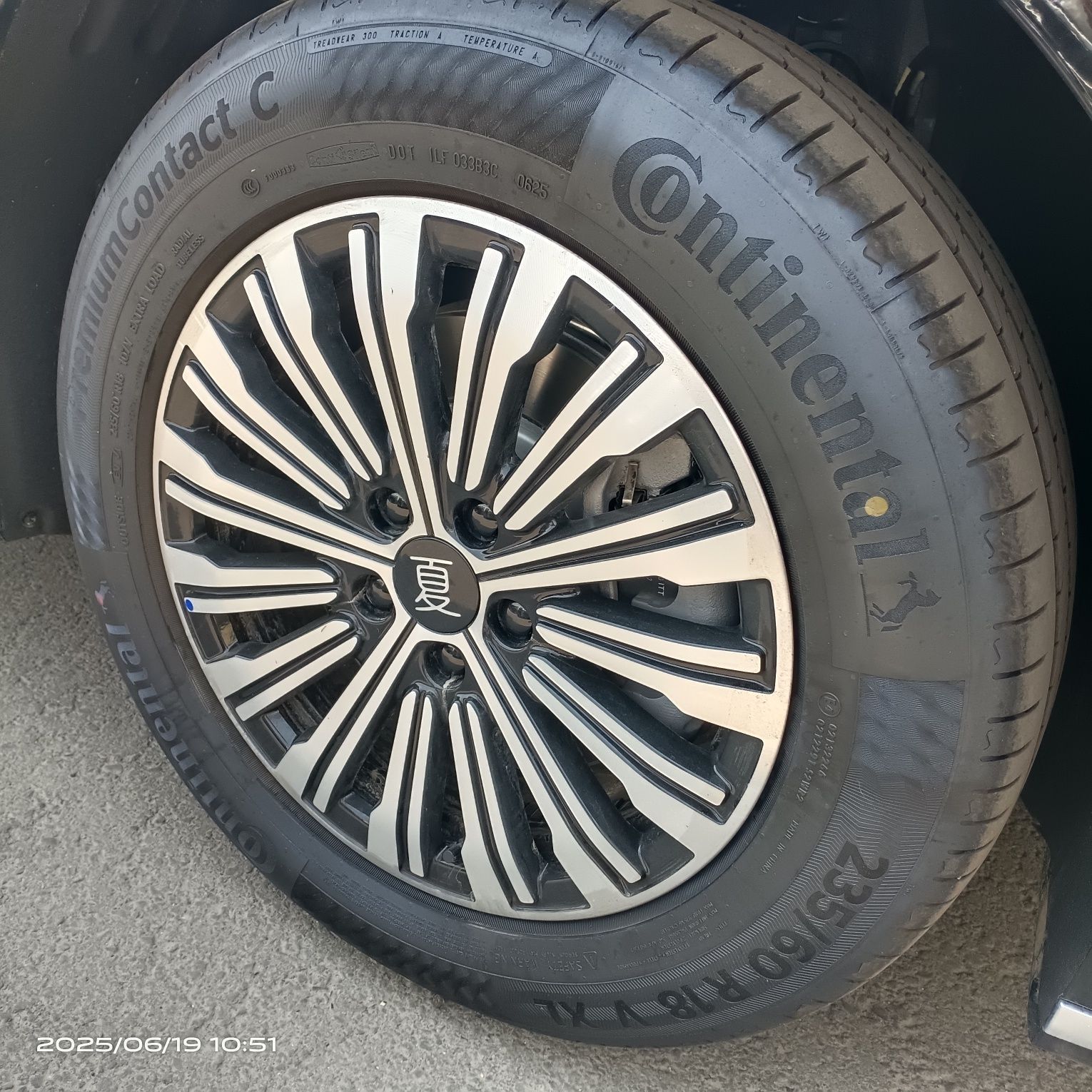 BYD XIA hybrid 7 kishilik oilaviy moshina