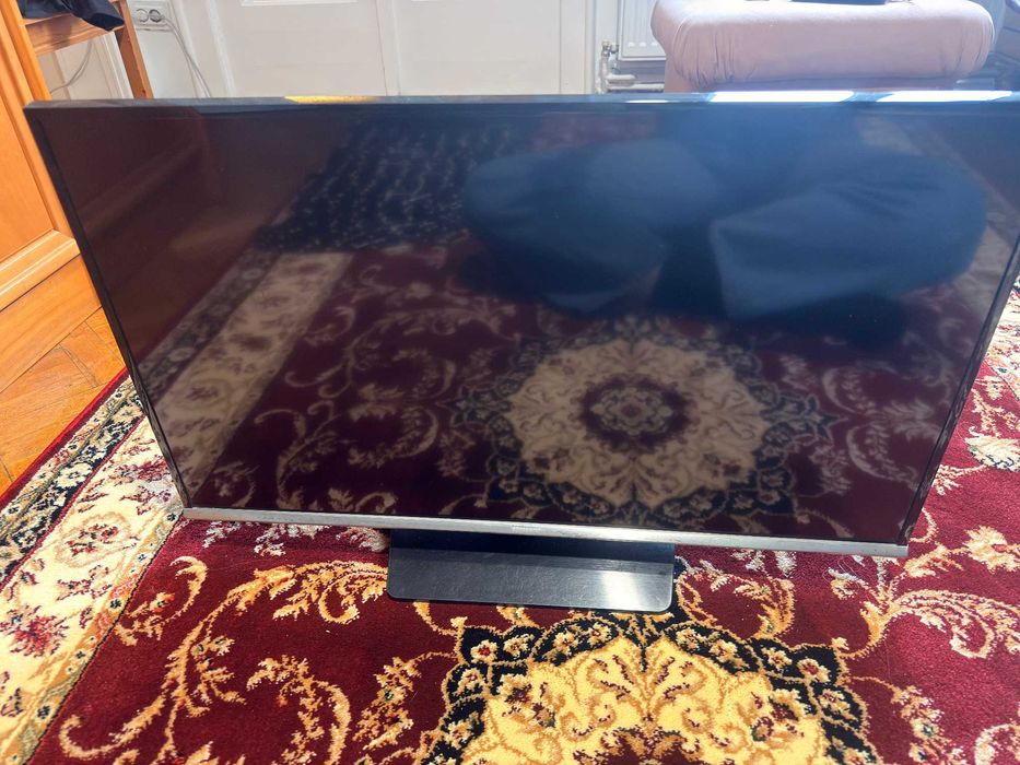 Televizor Full HD Samsung 80 cm Ecran cu pete intunecate