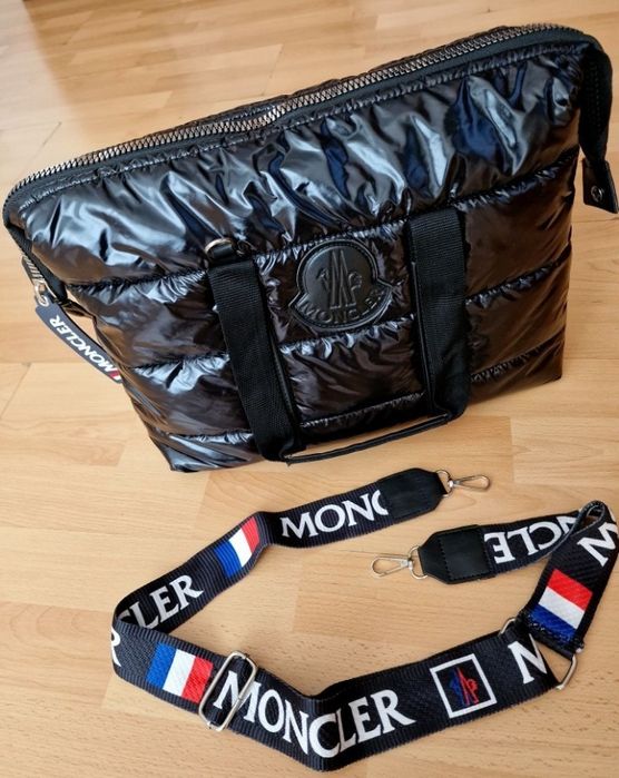 Geanta Moncler,material textil impermeabil,curea detasabila, Italia