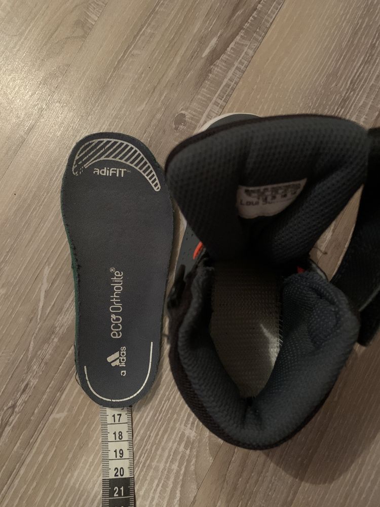 Vând ghete Adidas(25) piele cu goretex.