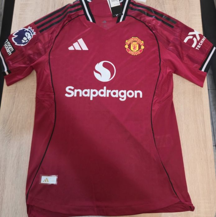 Домакинска тениска на Манчестър Юнайтед
