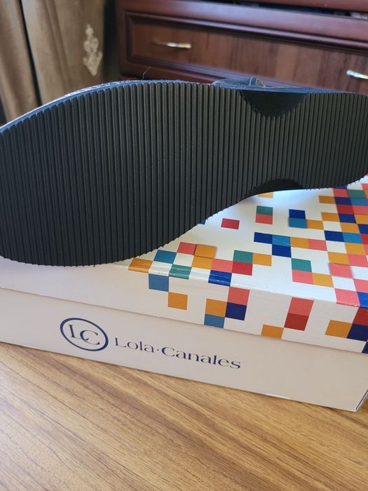 Продам босоножки