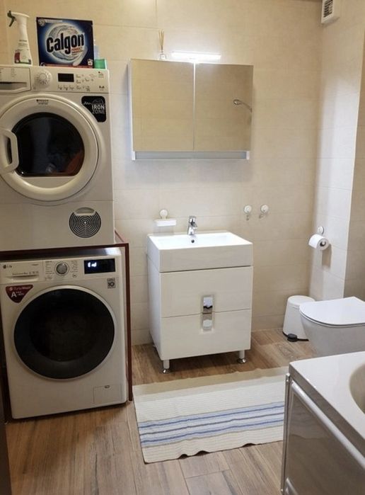 Apartament de lux, living+dinning, bucătărie, 3 dormitoare cu birouri,
