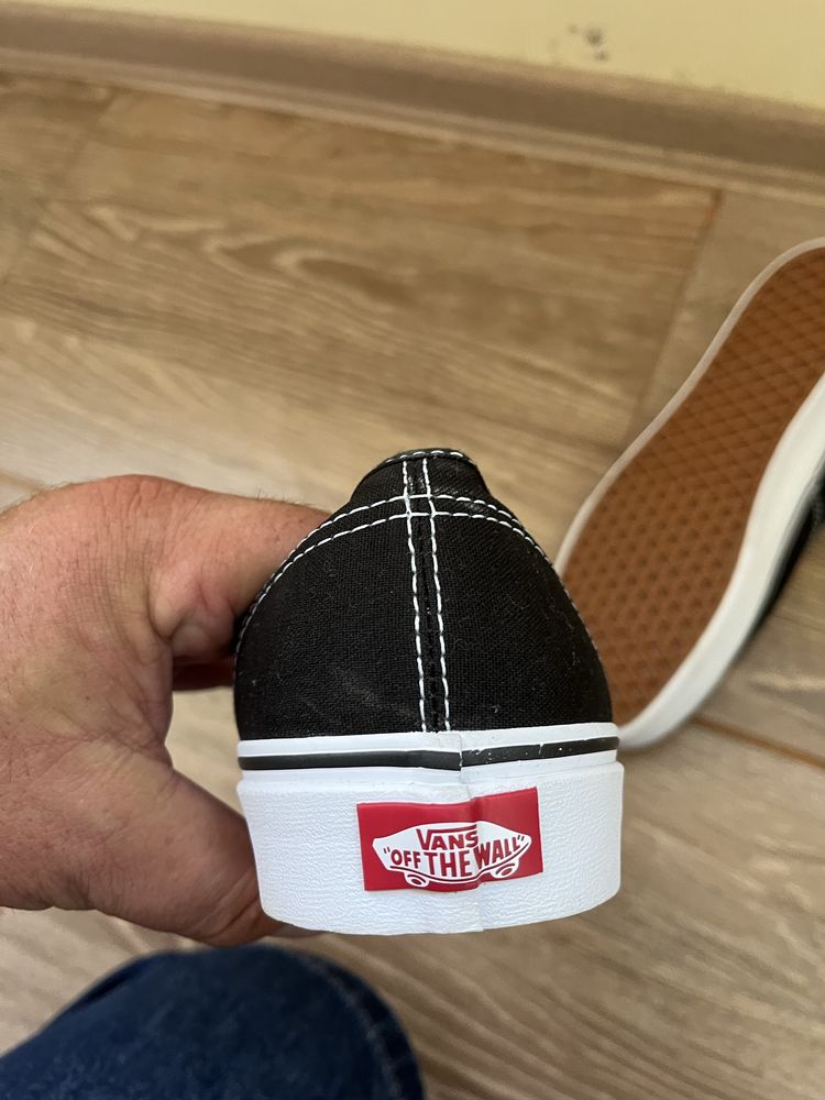 Vans, нови,черни кецове