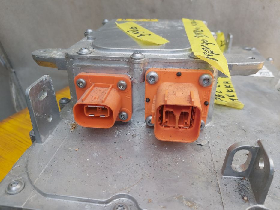 Входящо зарядно устройство  опел корса ф пежо 2008/208  Opel Мокка в