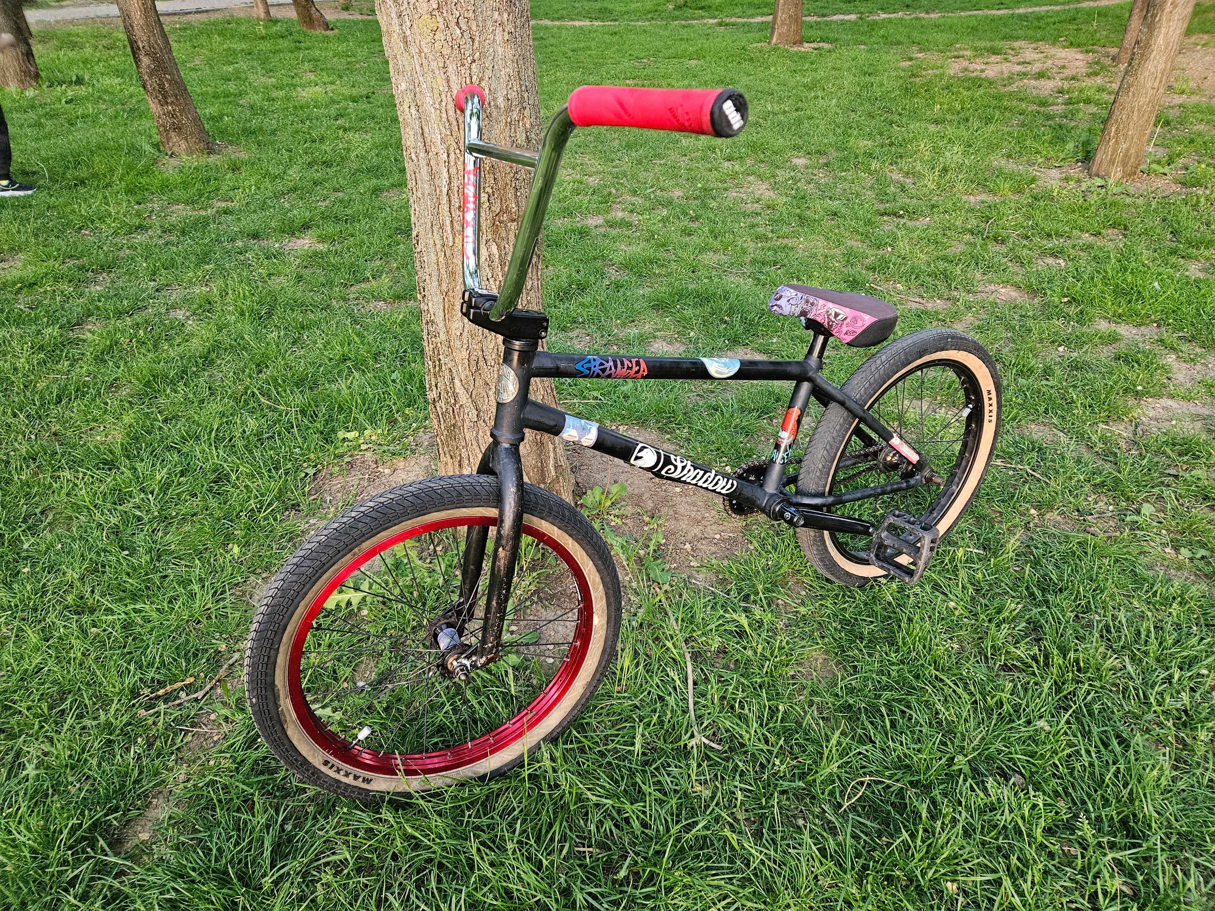 Bicicleta BMX custom, 9 kg, cadru Stranger, piese de top