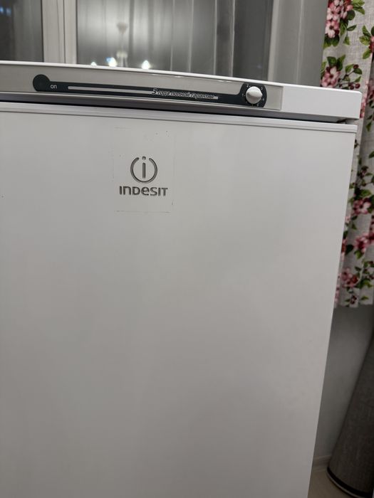 Холодильник Indesit