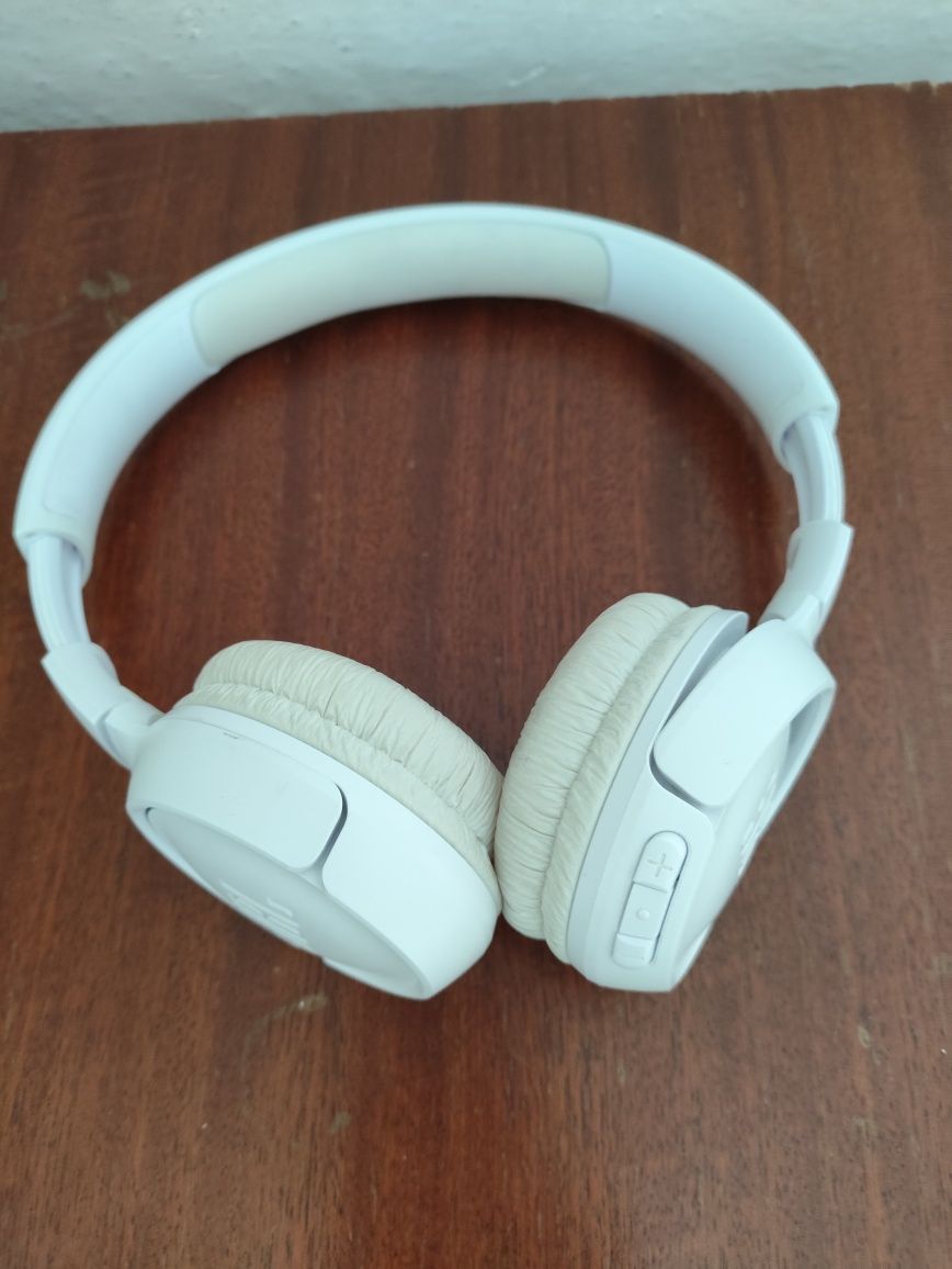 Продаю наушники JBL Tune 510 BT почти в идеальном состоянии