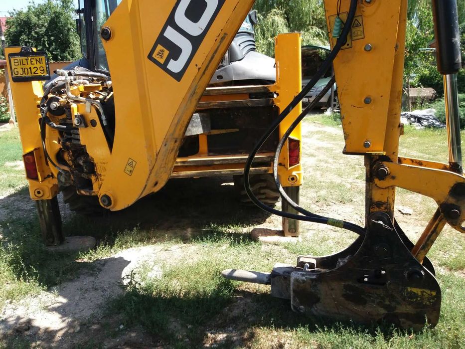 inchirem buldoexcavator cu picon , fundatii , demolari
