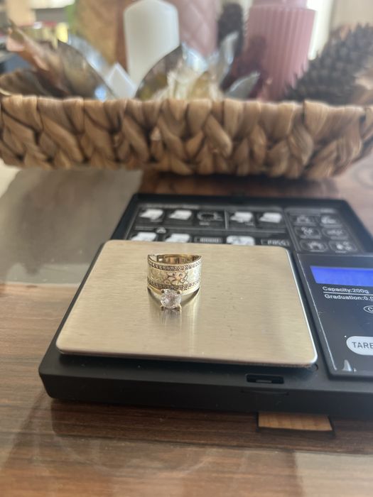 Златни красиви бижута