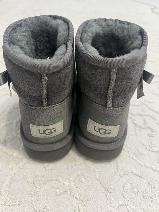 Ботуши на марка UGG