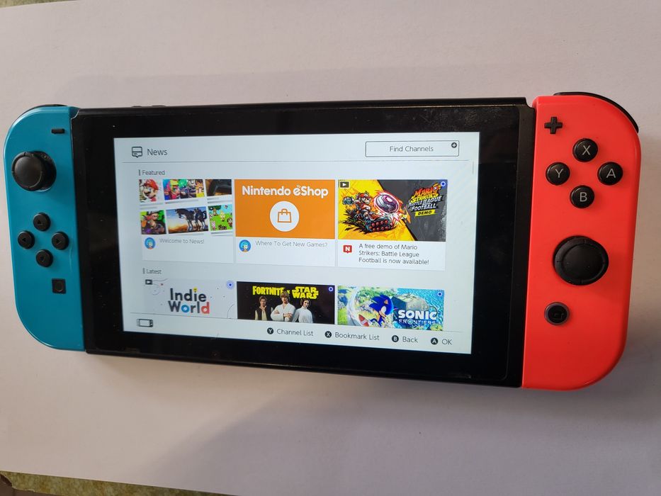 Конзола Nintendo Switch + игра Фифа 20