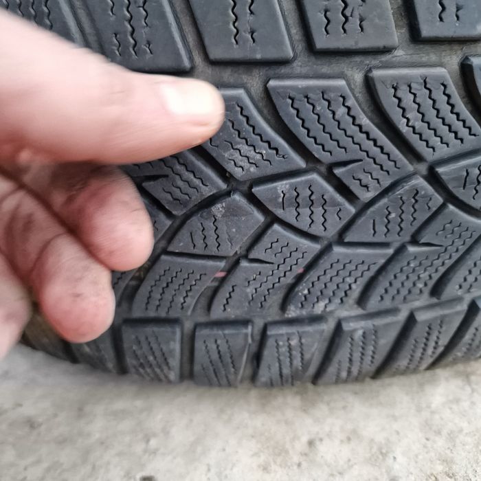 Anvelope iarna GoodYear 215 55 r16