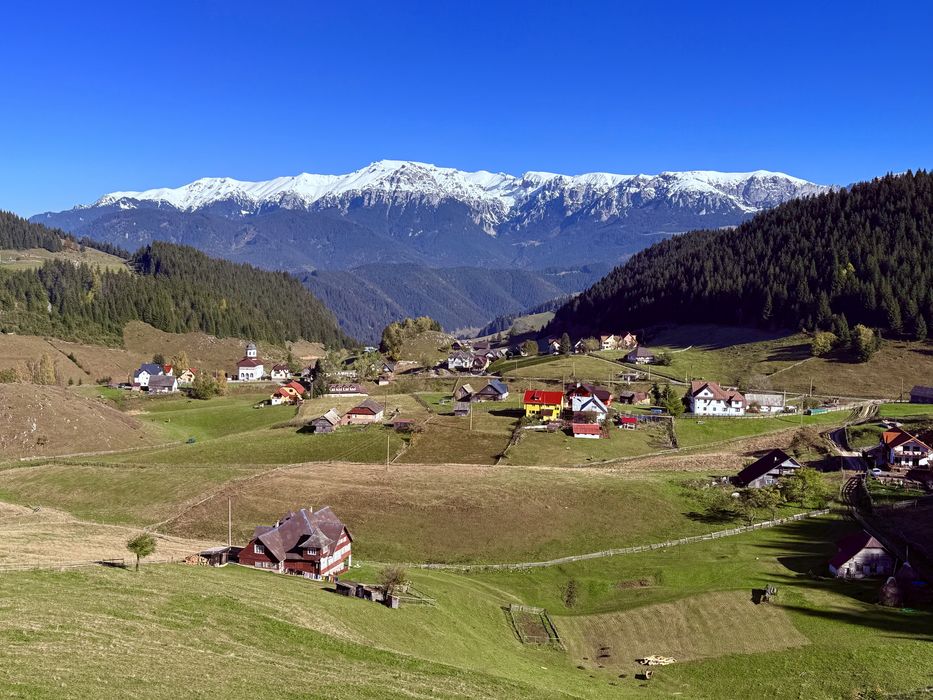 Teren intravilan 8400 mp, Fundata, 10 km distanta fata de Bran Moieciu