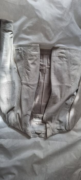 Vand paltoane +geaca dama .