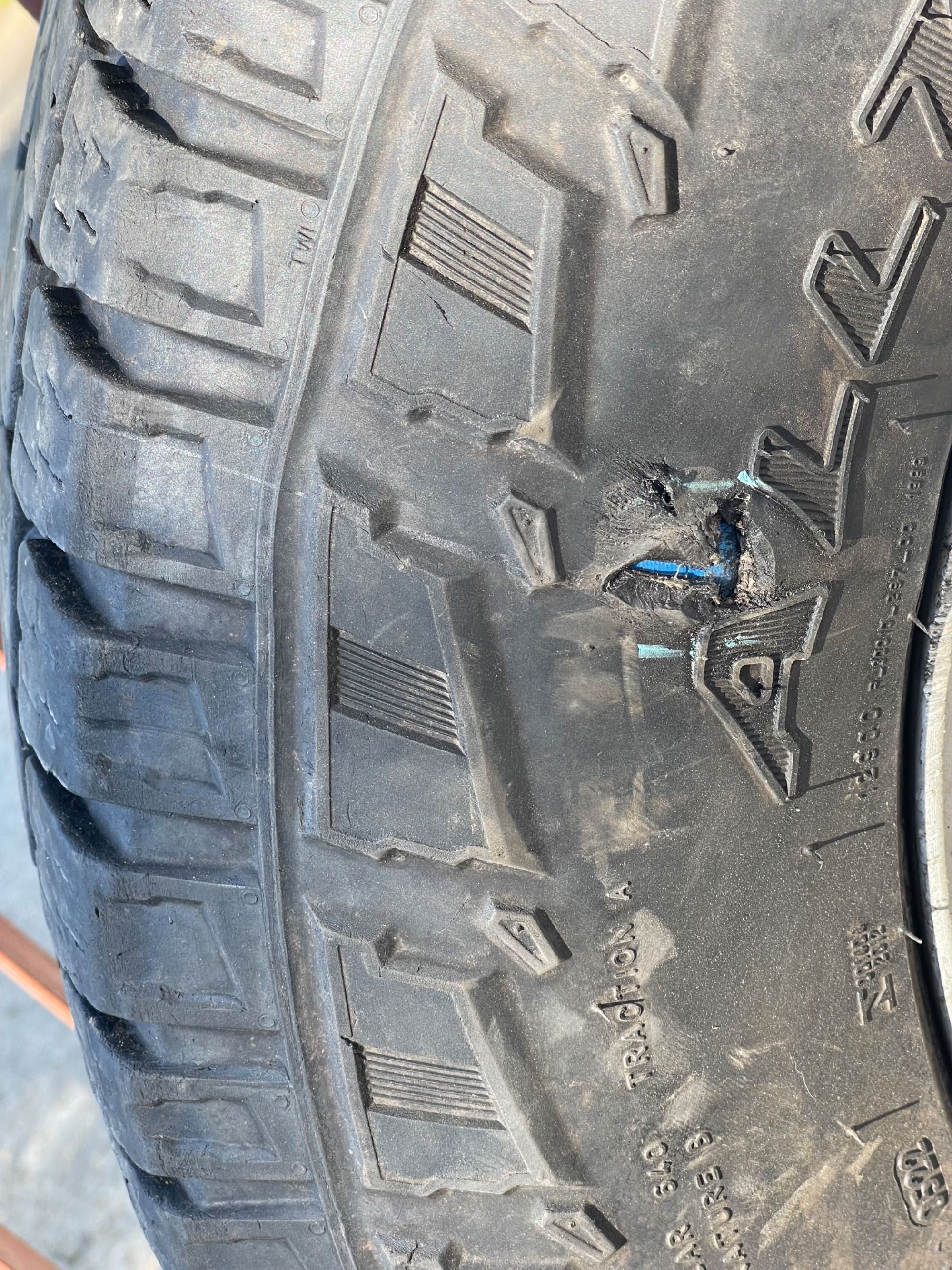 Гуми за джип Pirelli AT+ 265/70R17