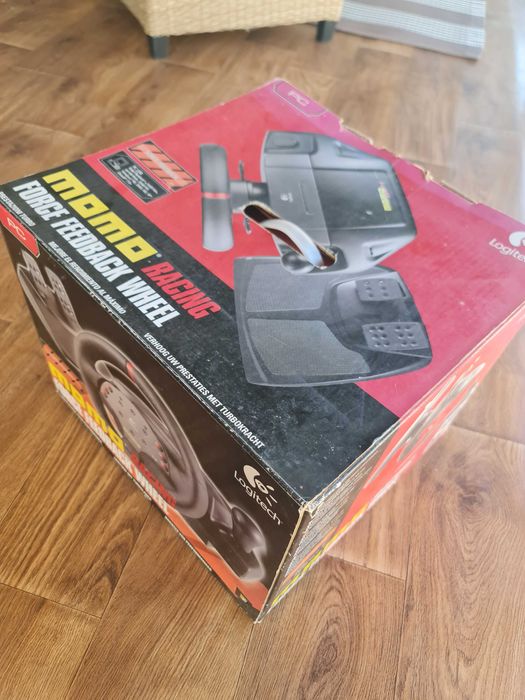 Volan cu pedale Logitech Momo Racing PC, Playstation
