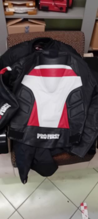 Geaca motor din piele cu protecții
